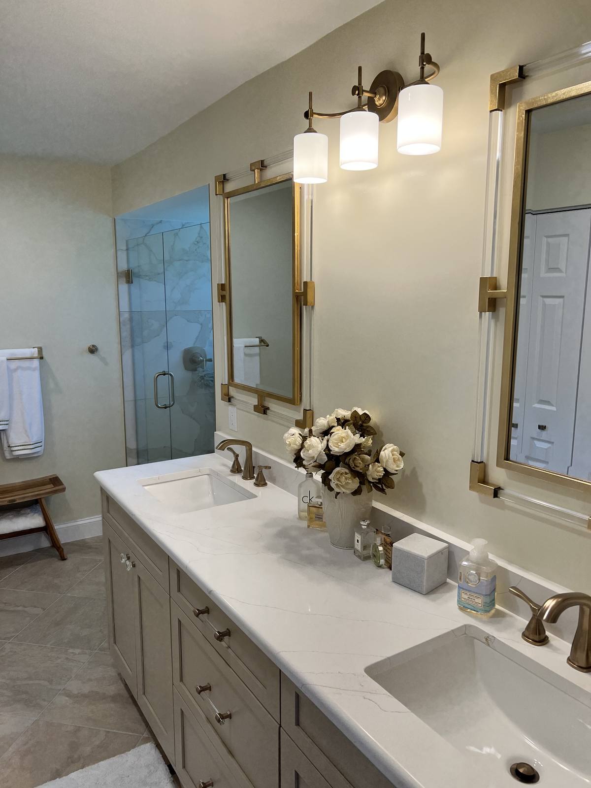 Marble vanity with mirror surround